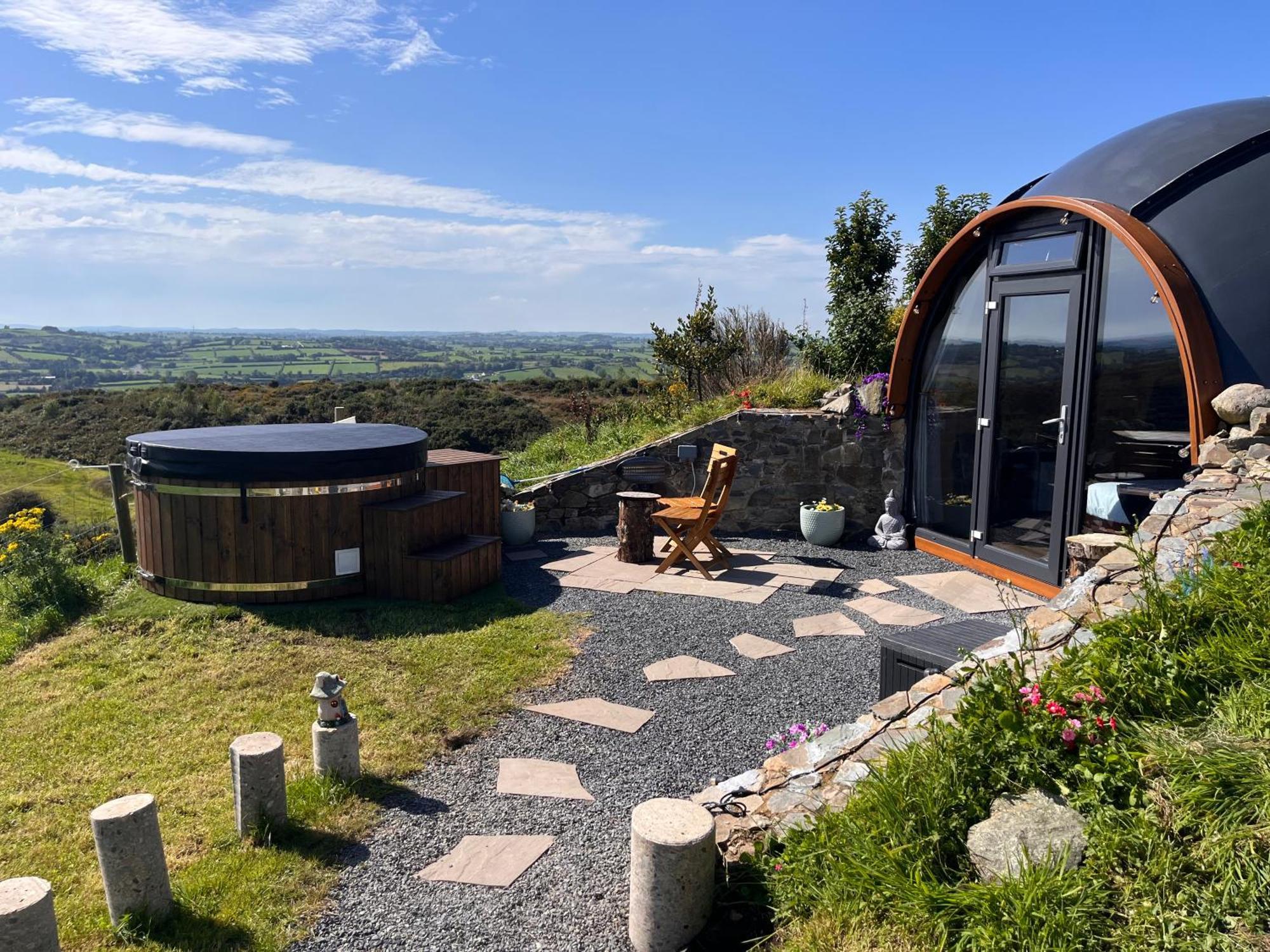 Hilltop Hideaway - Secluded Pod With Private Hot Tub ニューリー エクステリア 写真