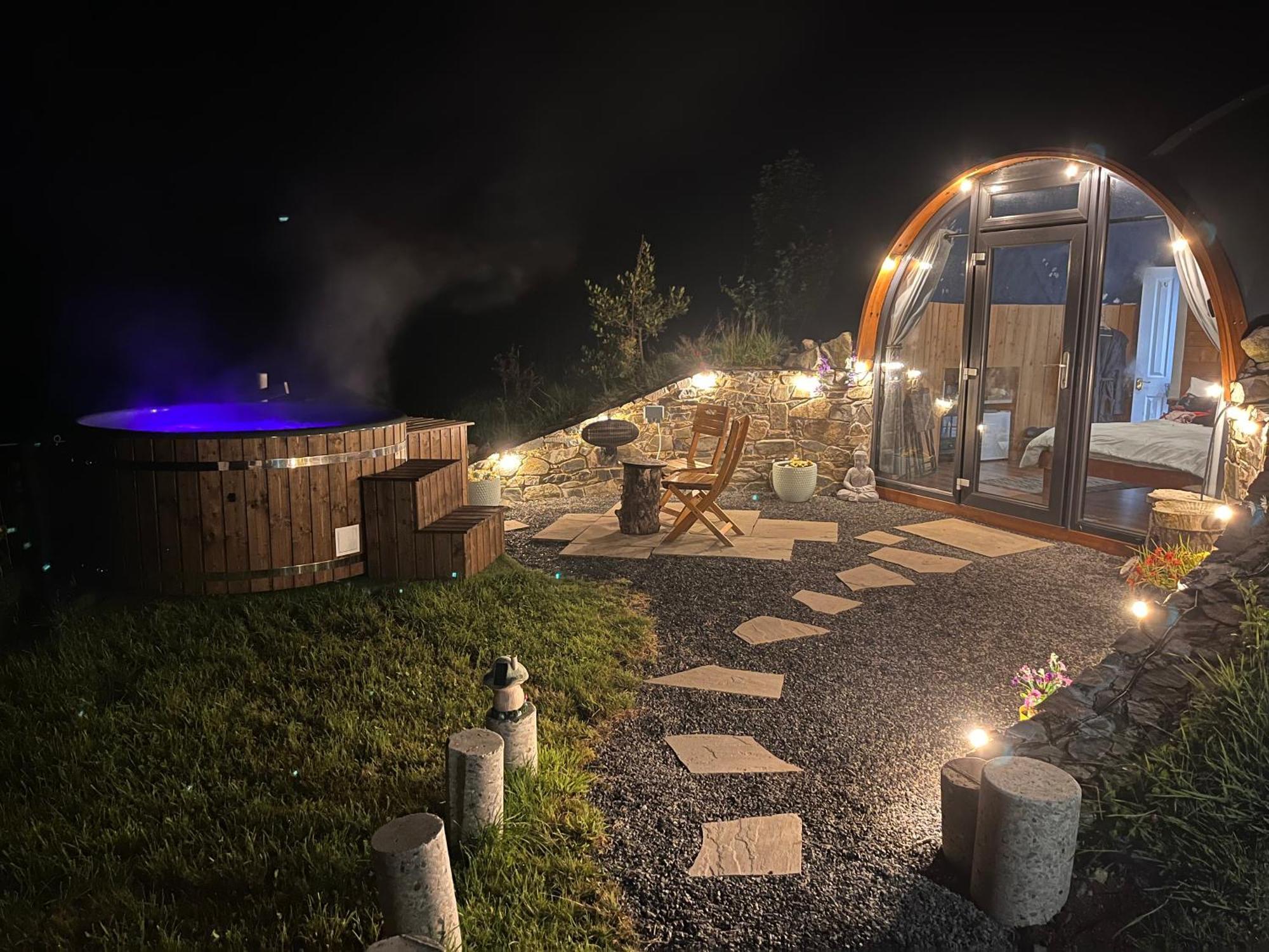Hilltop Hideaway - Secluded Pod With Private Hot Tub ニューリー エクステリア 写真
